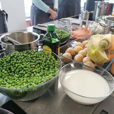 Składniki do zupy krem z zielonego groszku