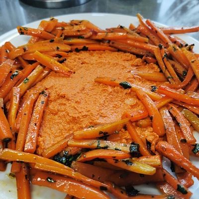 Pasta warzywna i pieczona marchew - cudowne połączenie