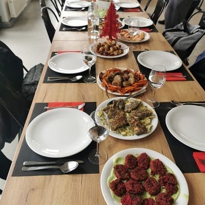 Tuż przed poczęstunkiem